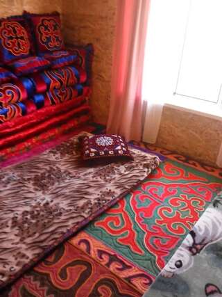 Гостевой дом Guest House Dinara Каджи-Сай Бюджетный двухместный номер с 2 отдельными кроватями-1